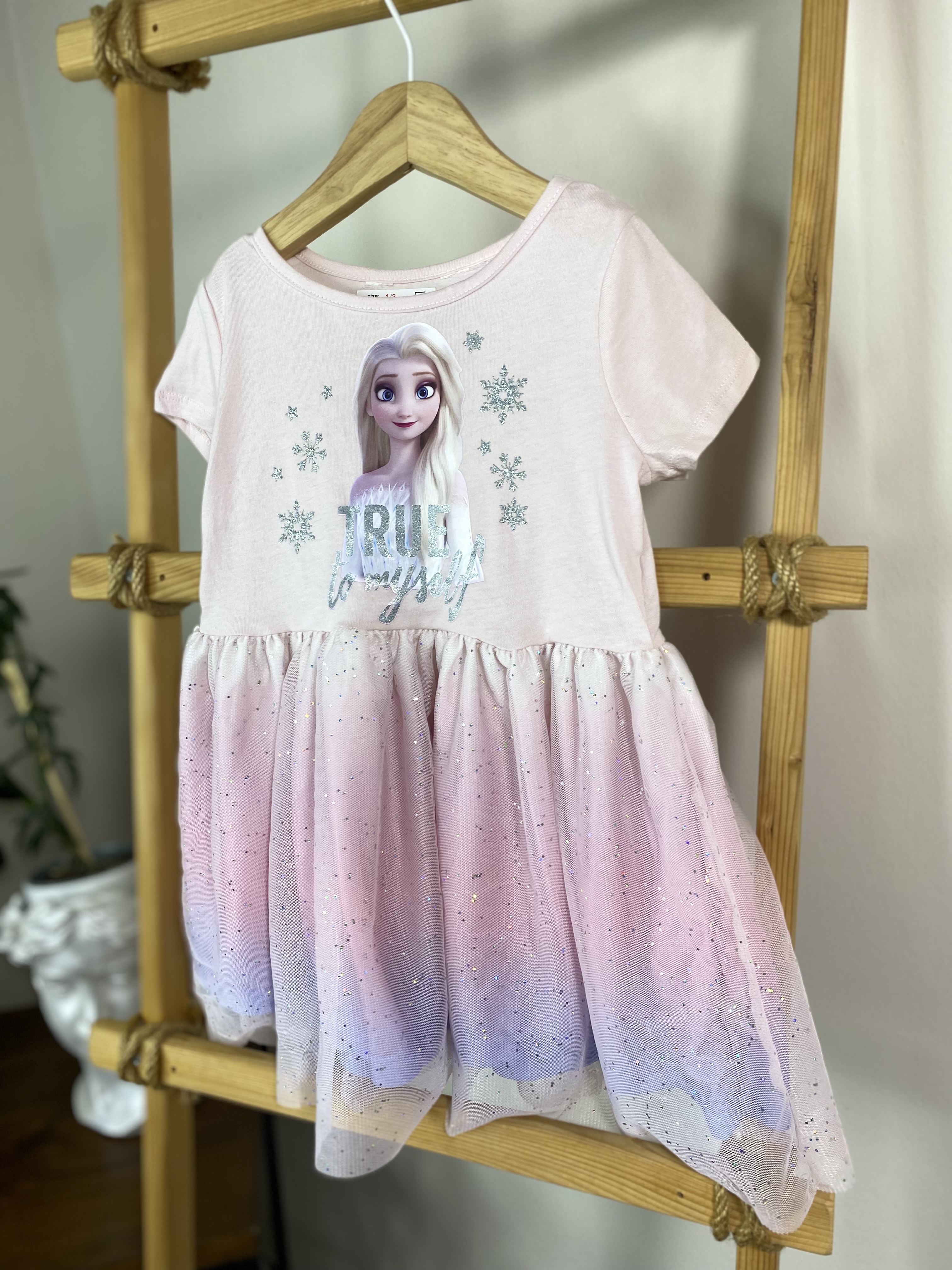 PEMBE%20TÜTÜLÜ%20ELSA%20ELBİSE