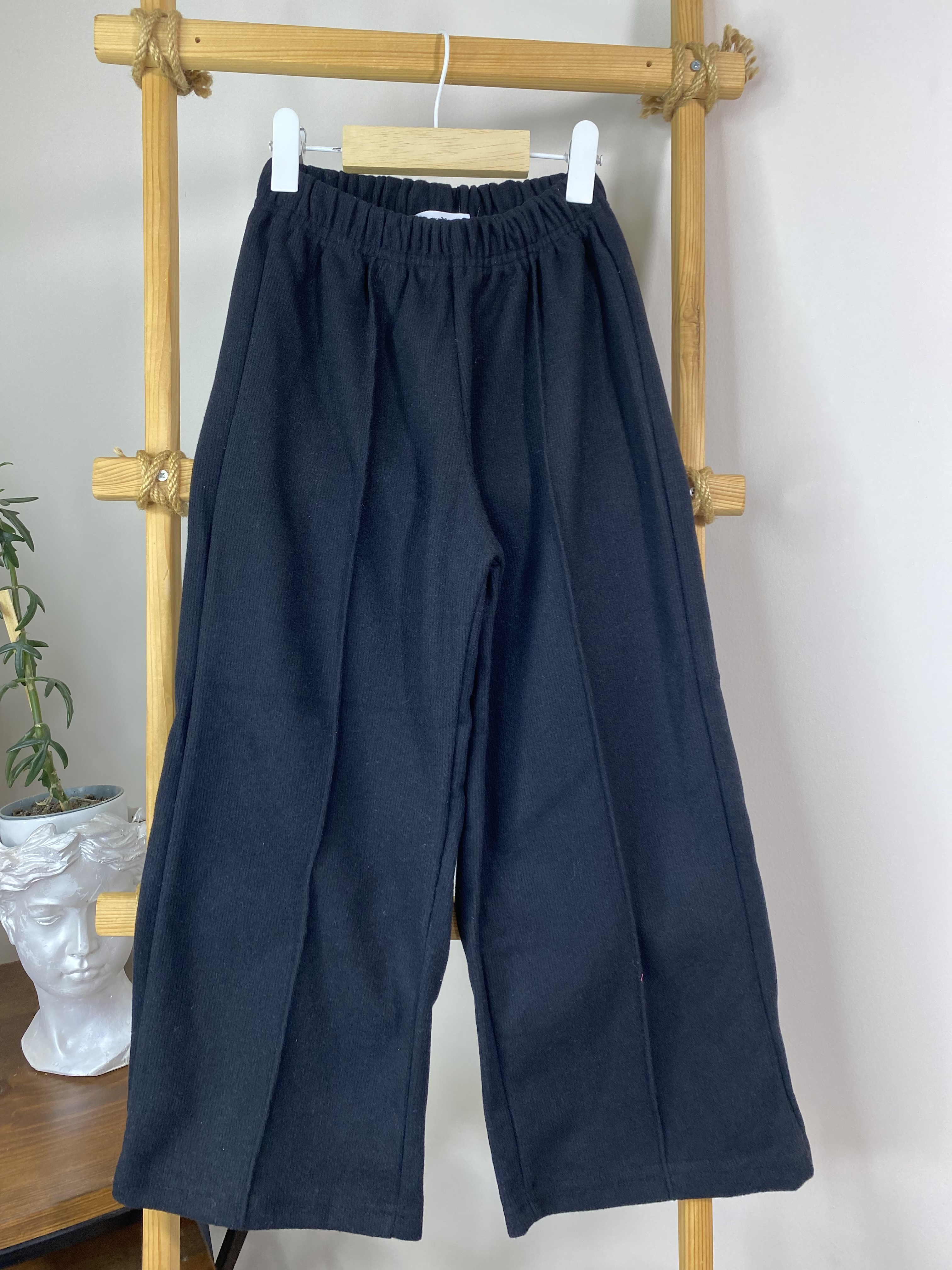 BELİ%20LASTİKLİ%20SİYAH%20PANTOLON