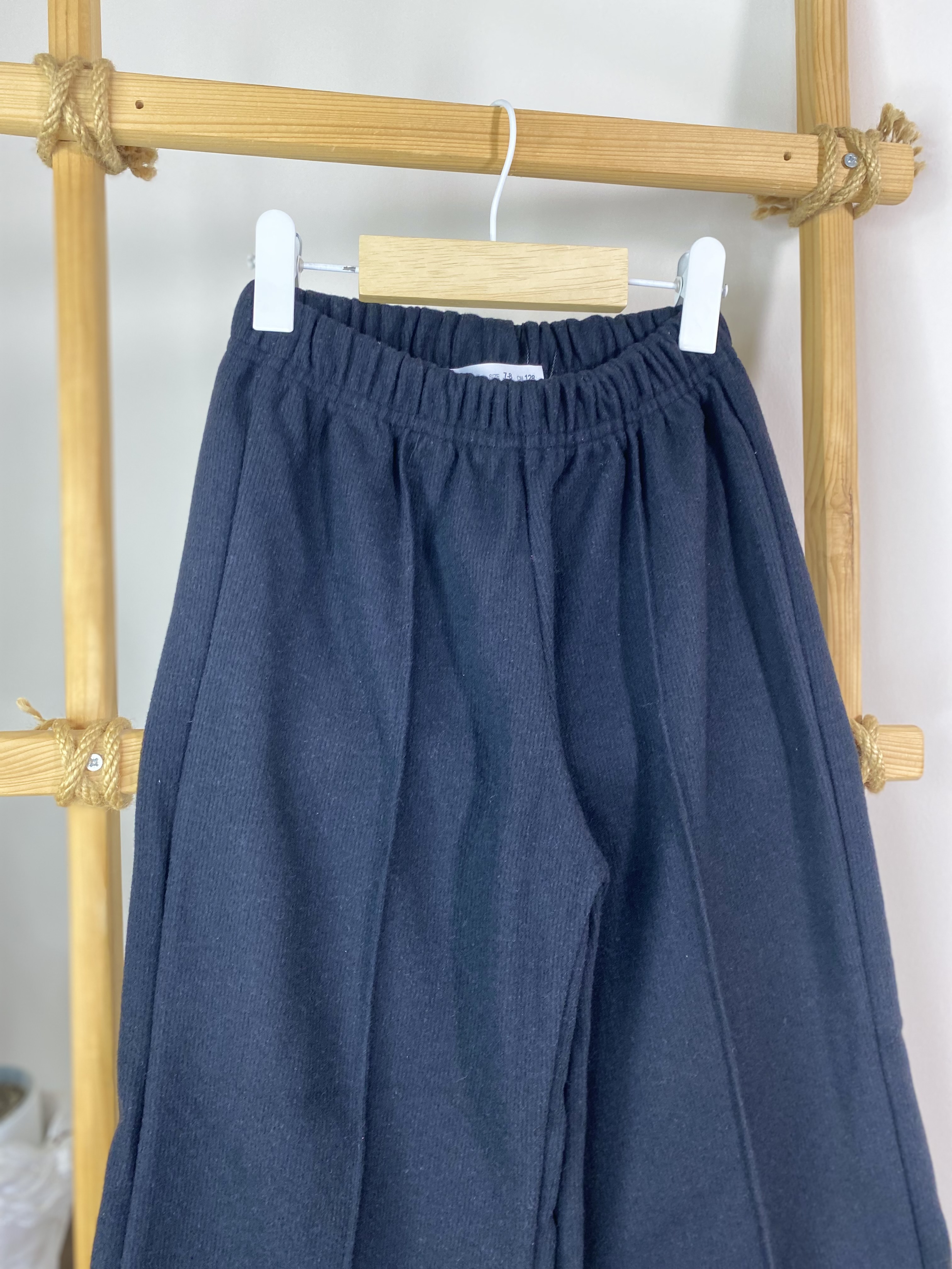 BELİ%20LASTİKLİ%20SİYAH%20PANTOLON