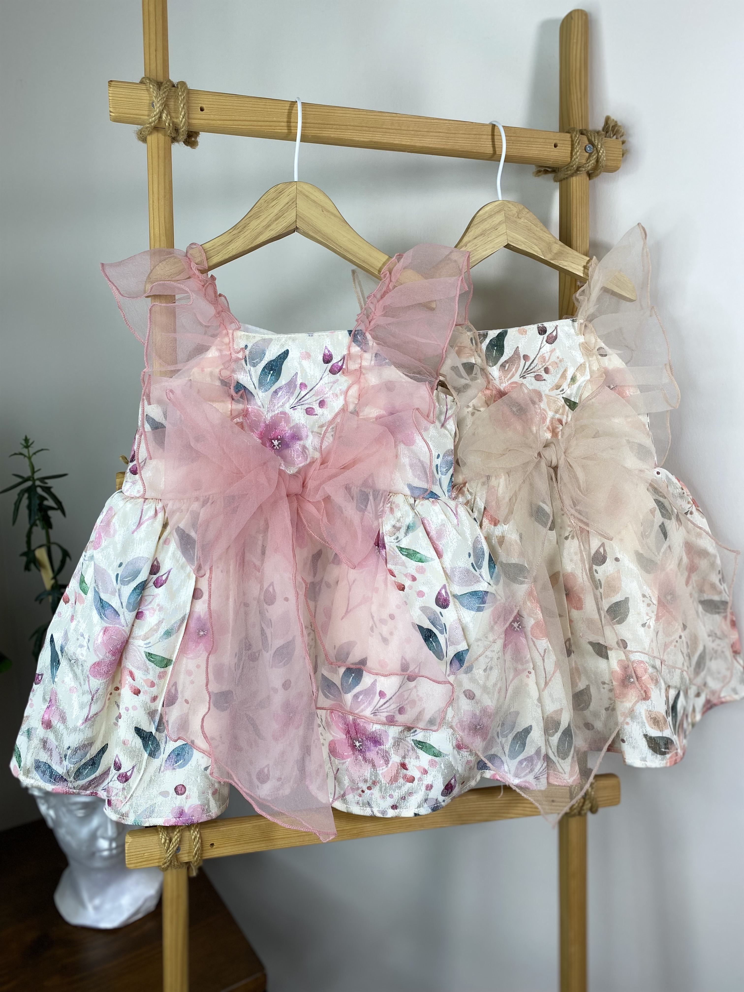 PEMBE%20TÜTÜLÜ%20ELBİSE