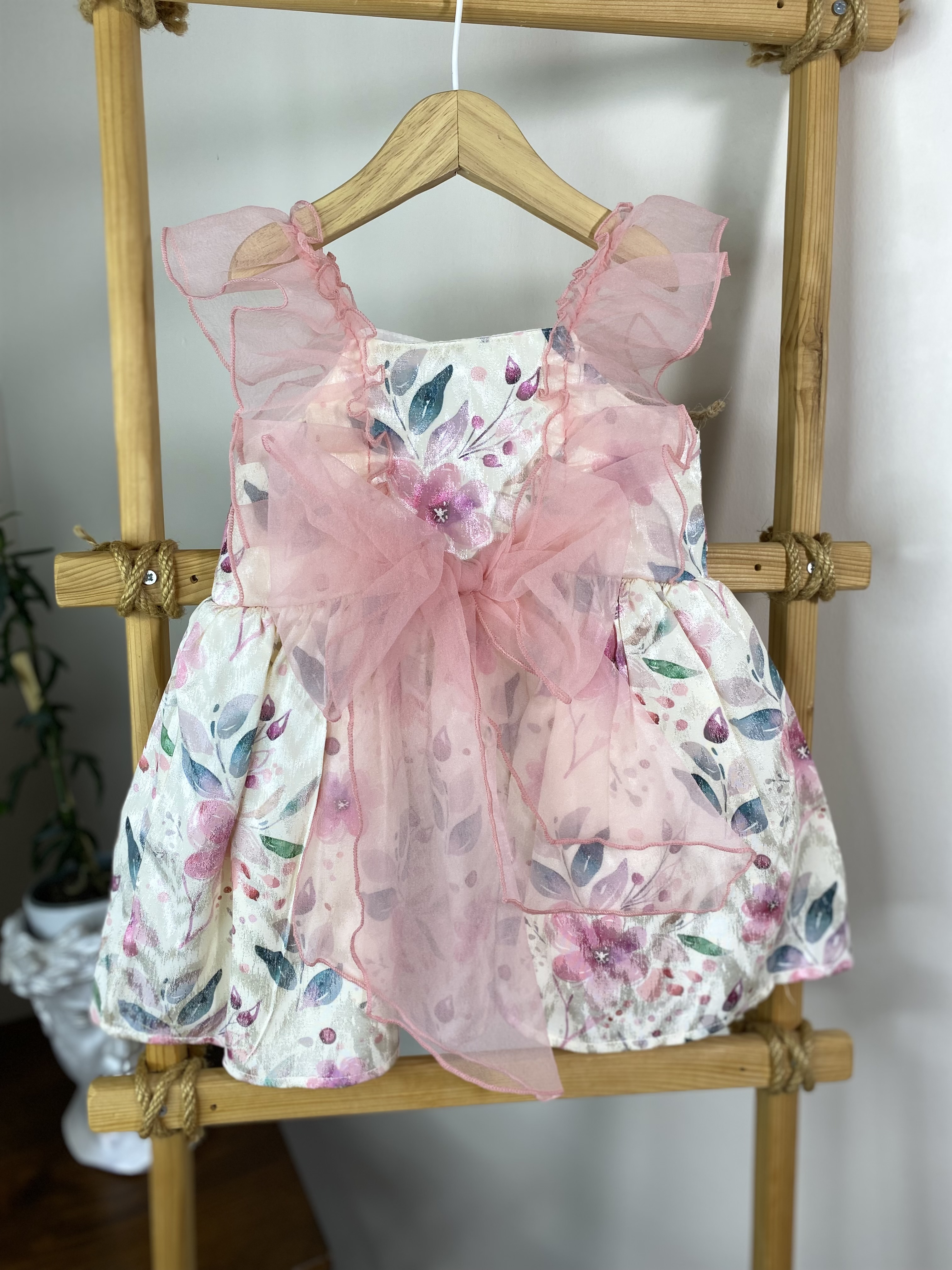 PEMBE%20TÜTÜLÜ%20ELBİSE